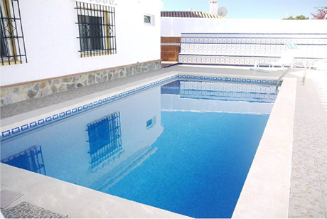 Flot villa i Benalmadena til salg swimming pool